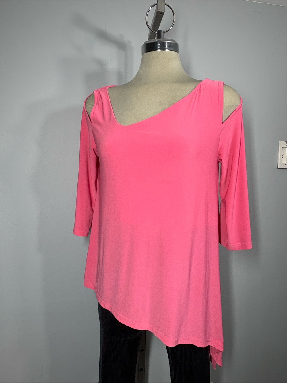 Red Coral Cold-Shoulder Asymmetrical Tunic in Bright Pink Size S